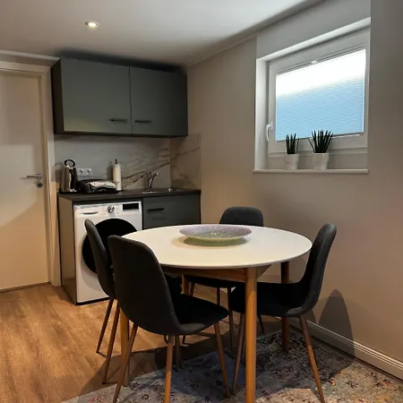 Souterrain - Privatwohnung mit Schlafzimmer im Einfamilienhaus-2